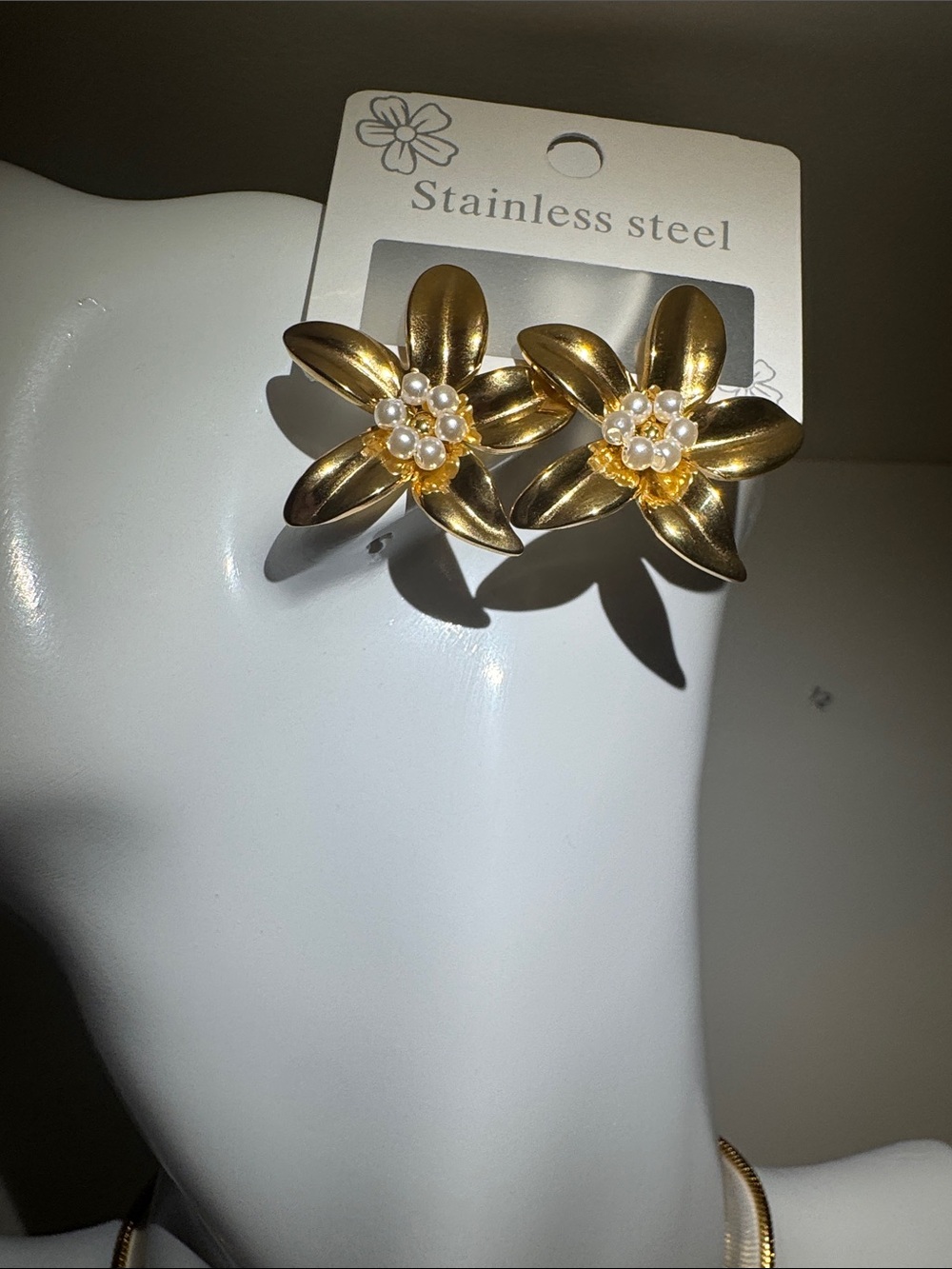 Fashion Jewelry Gold Flower Earrings with Pearl Cluster